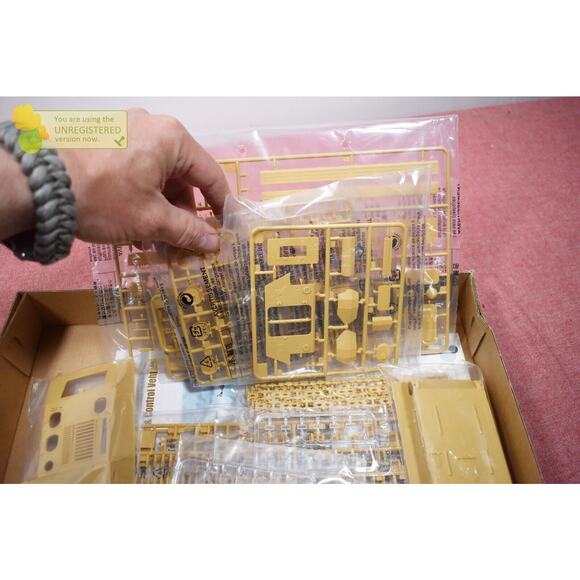 Bronco WZ-701 Armoured Command & Control Vehicle Model 1/35 (Package Wear) - Picture 5 of 14